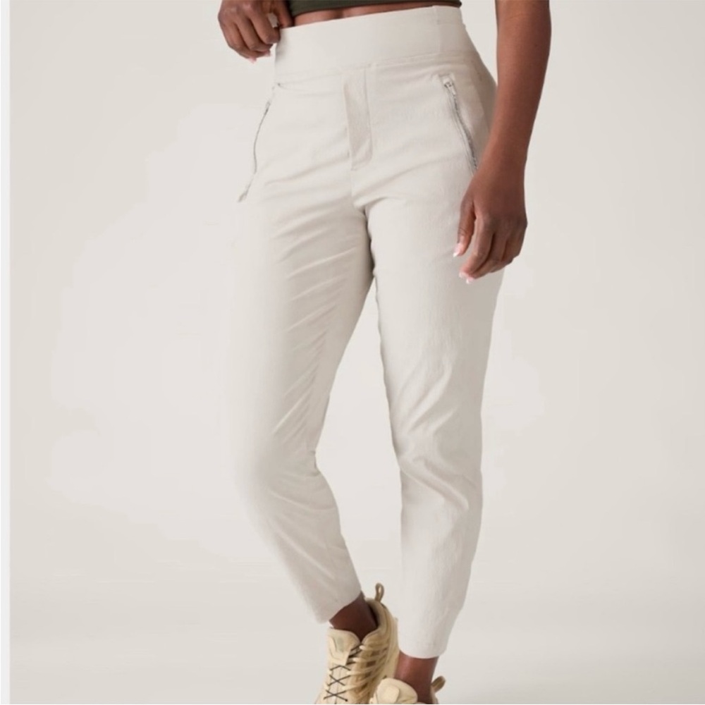 ATHLETA Beige trekkie north jogger Pants Size 12 Cream